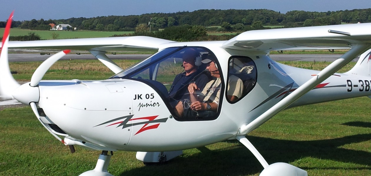 Haderslevflyveklub.dk  …..Klubmøder i vintertiden den første lørdag i måneden, men se også kalenderen. Ingen landingsafgift ved klubmøde.