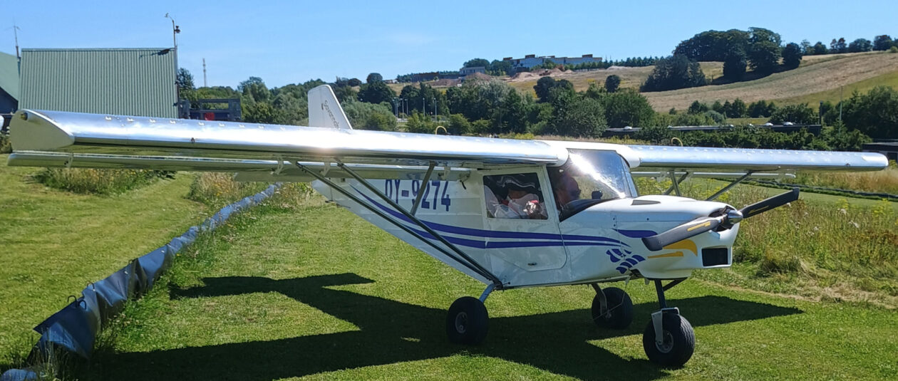 Haderslevflyveklub.dk  …..Klubmøder i sommertiden hver mandag aften, men se også kalenderen. Ingen landingsafgift ved klubmøde.